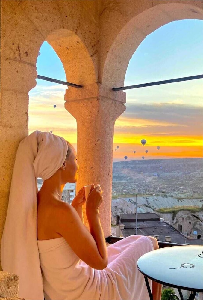 Alice in Cappadocia 18/46