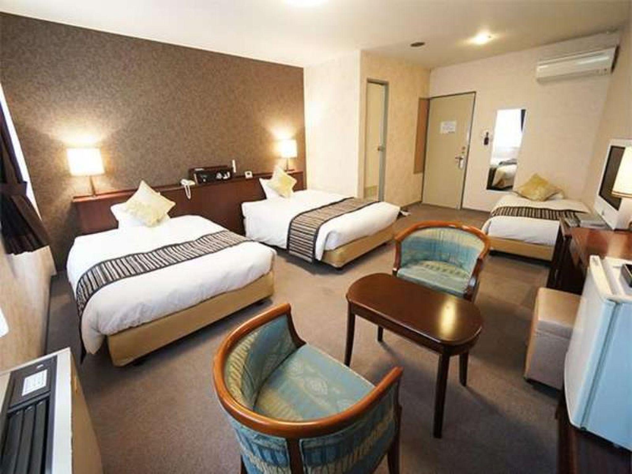 Room, Triple