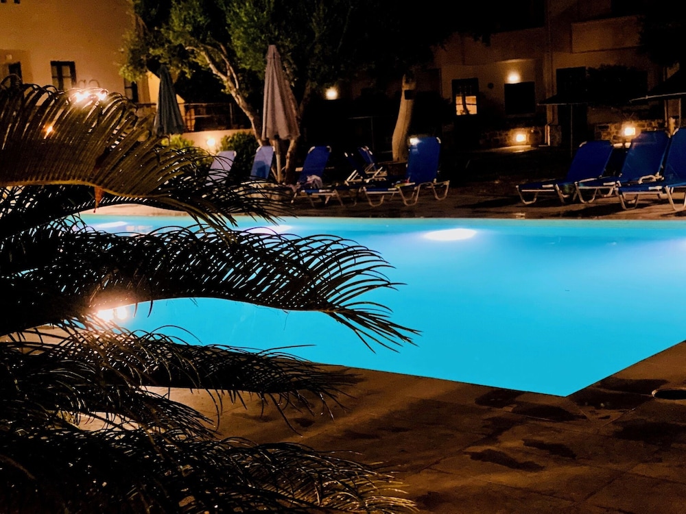 Creteco Hotel & Suites 67/72