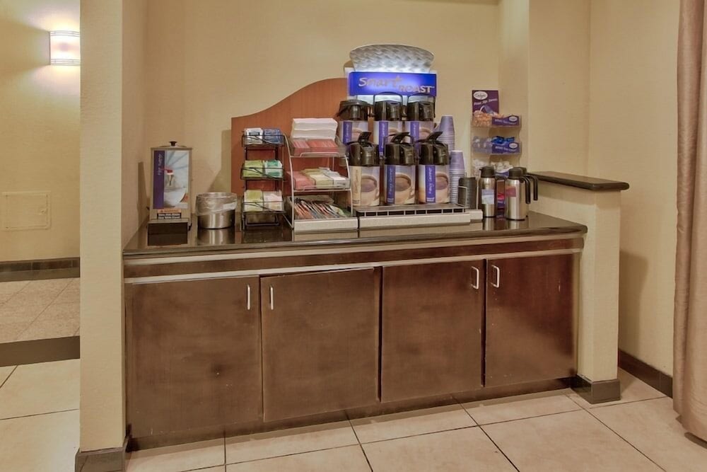 Holiday Inn Express Hotel And Suites Houston Downtown Convention Center 57/72