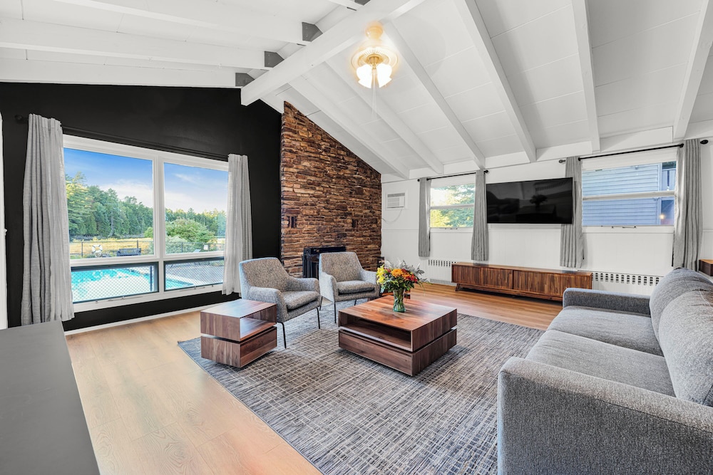 Placid Bay Hotel 24/50
