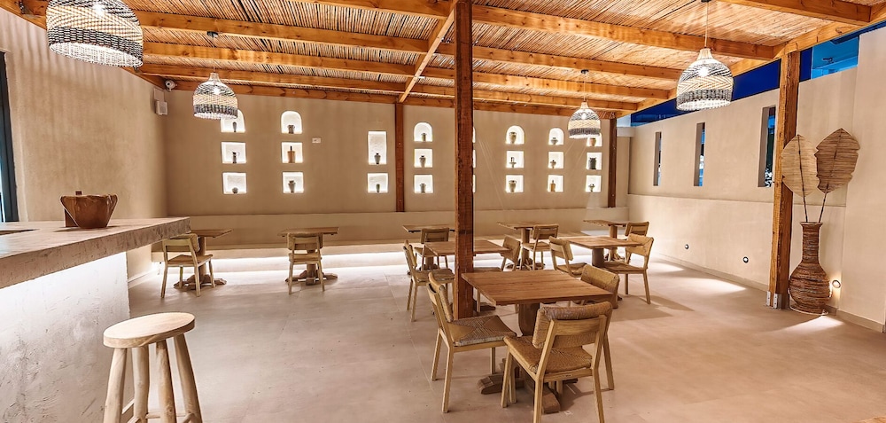 Cabana Blu Lifestyle Boutique Hotel & Suites 49/65