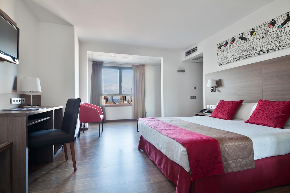STANDARD, QUEEN BED