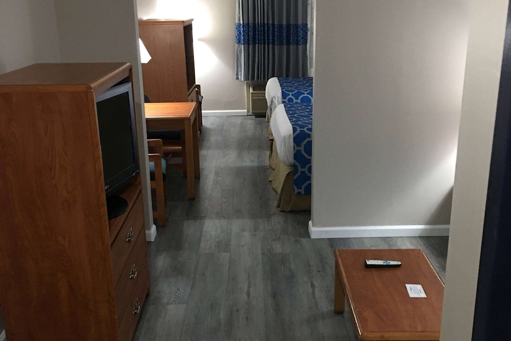Baymont by Wyndham Adairsville 33/41