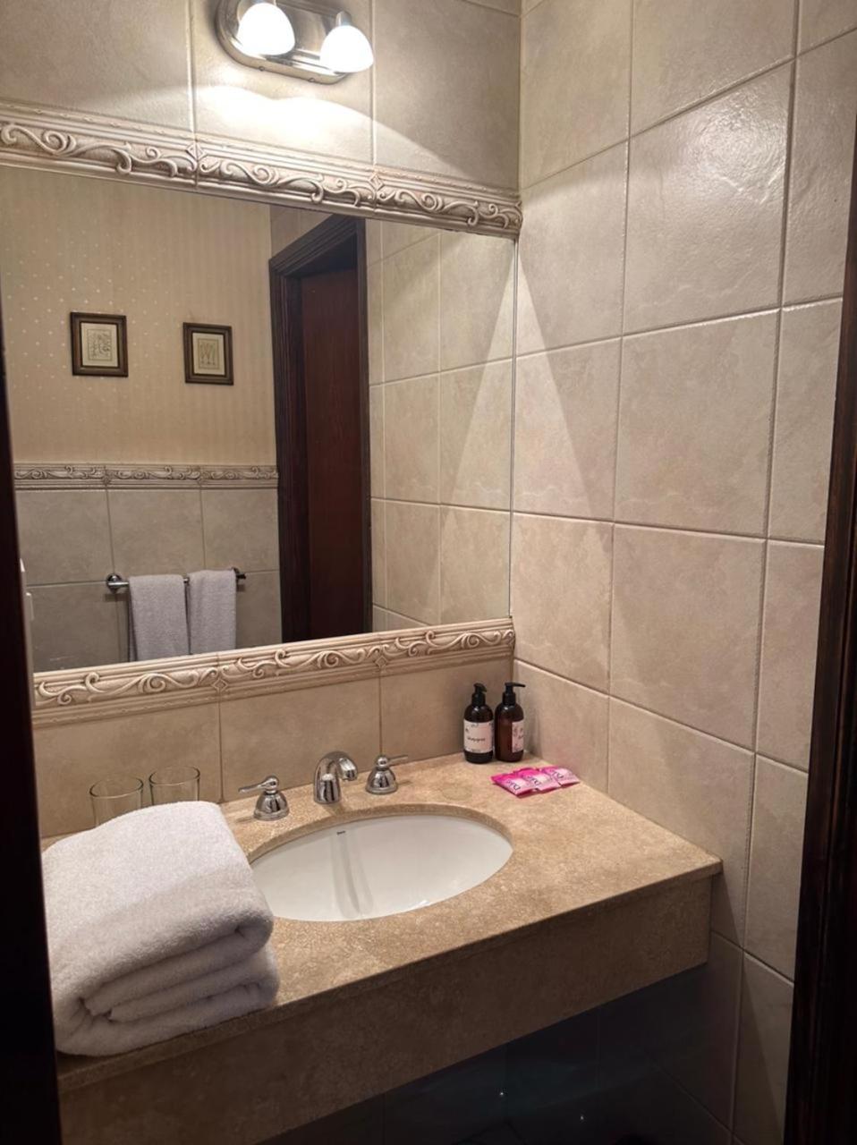Del Virrey Hotel 42/46