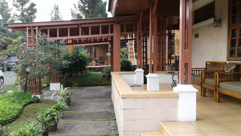 Villa Kota Bunga Anyelir 2/51
