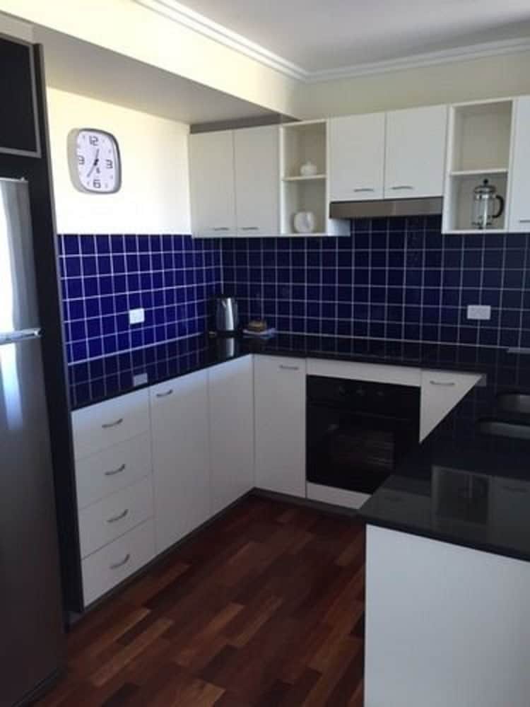 SEACHANGE COOLUM BEACH 37/76