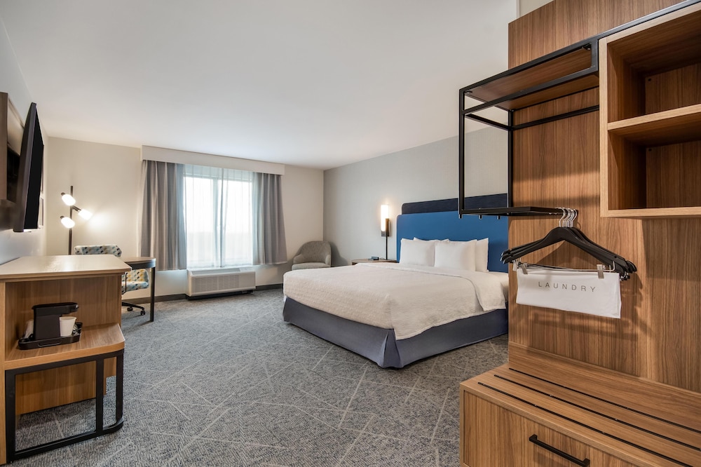 Hampton Inn & Suites by Hilton Irving DFW Airport North 23/56