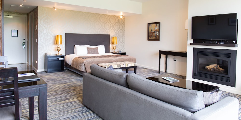 Spa, Superior, Suite