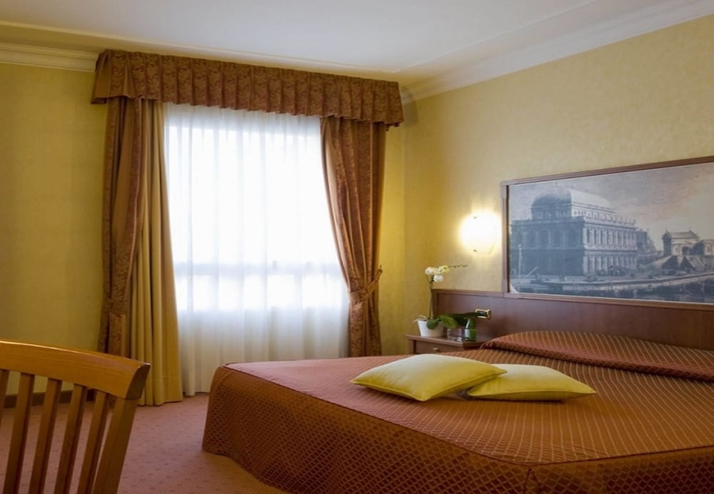 Hotel President 37/50