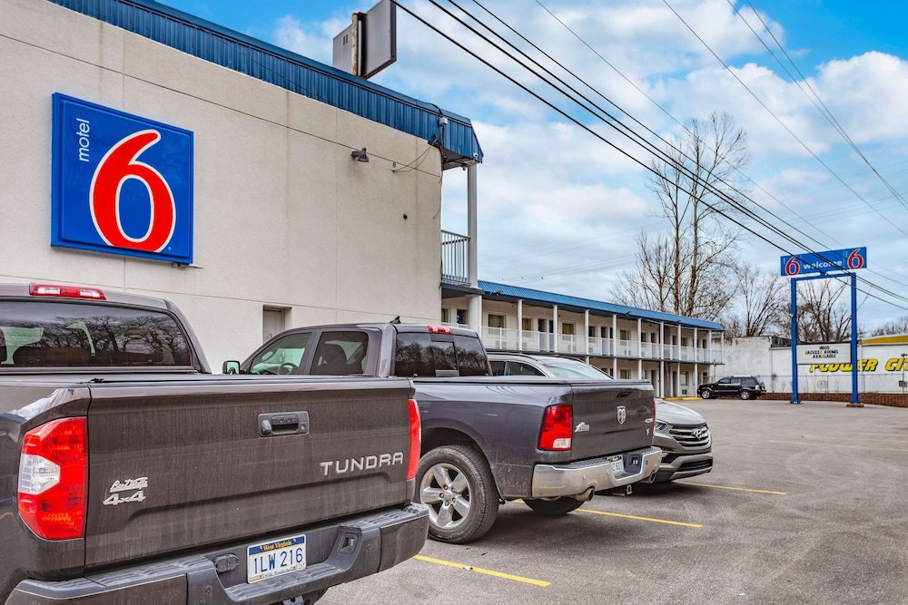 Motel6 Huntington, WV 46/51