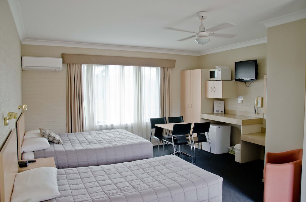 Baybrook Motor Inn & Apartments 11/34