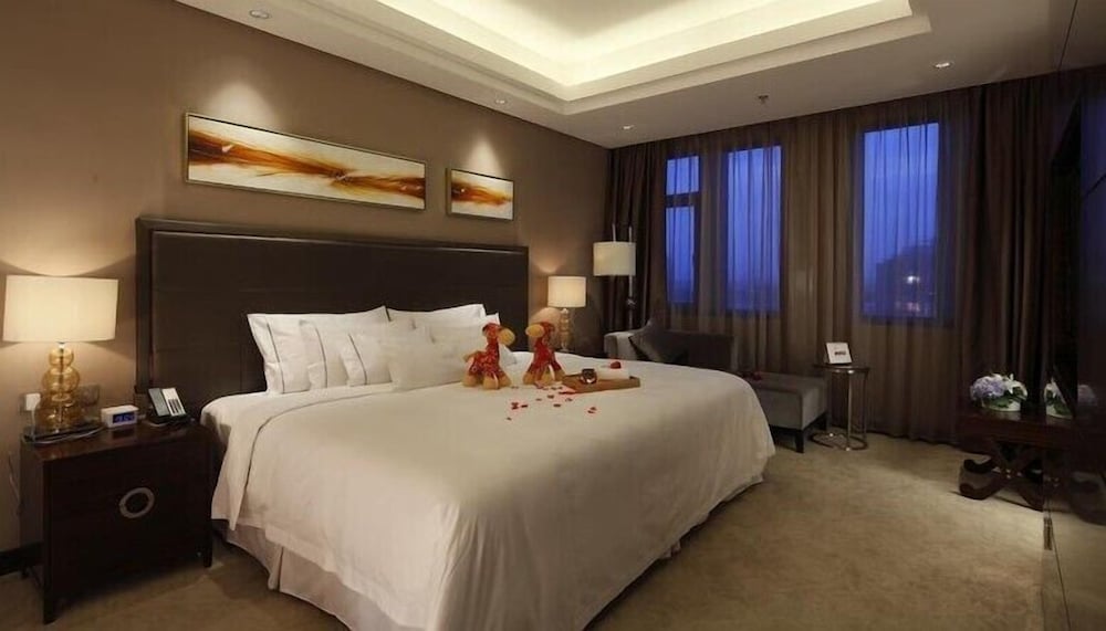 Riviera Hotel Ningbo 5/19