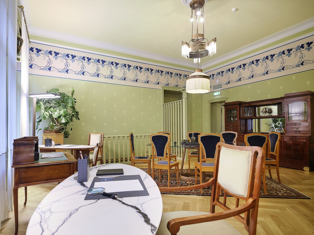 Villa Ammende Restoran and Hotell 34/50