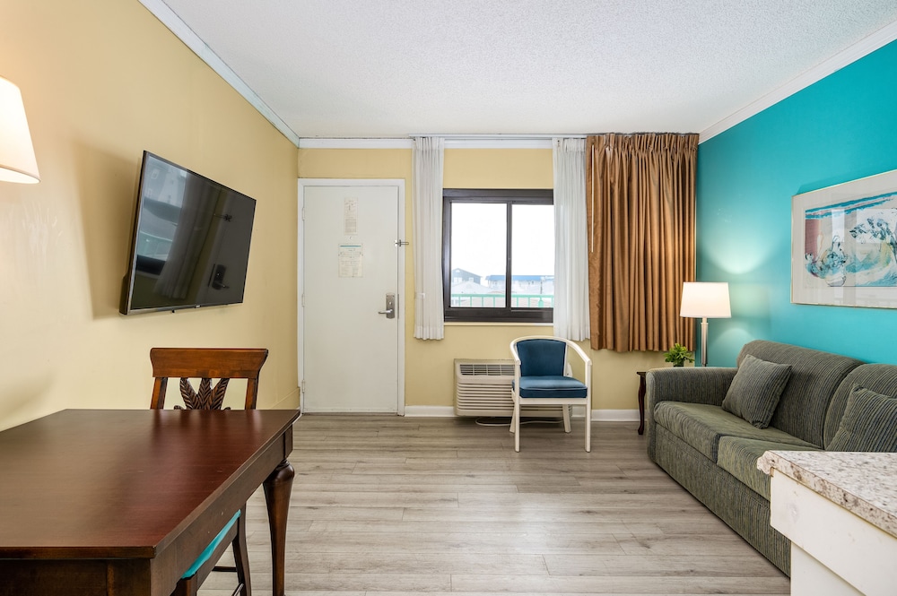 Cayman Suites Hotel 41/80