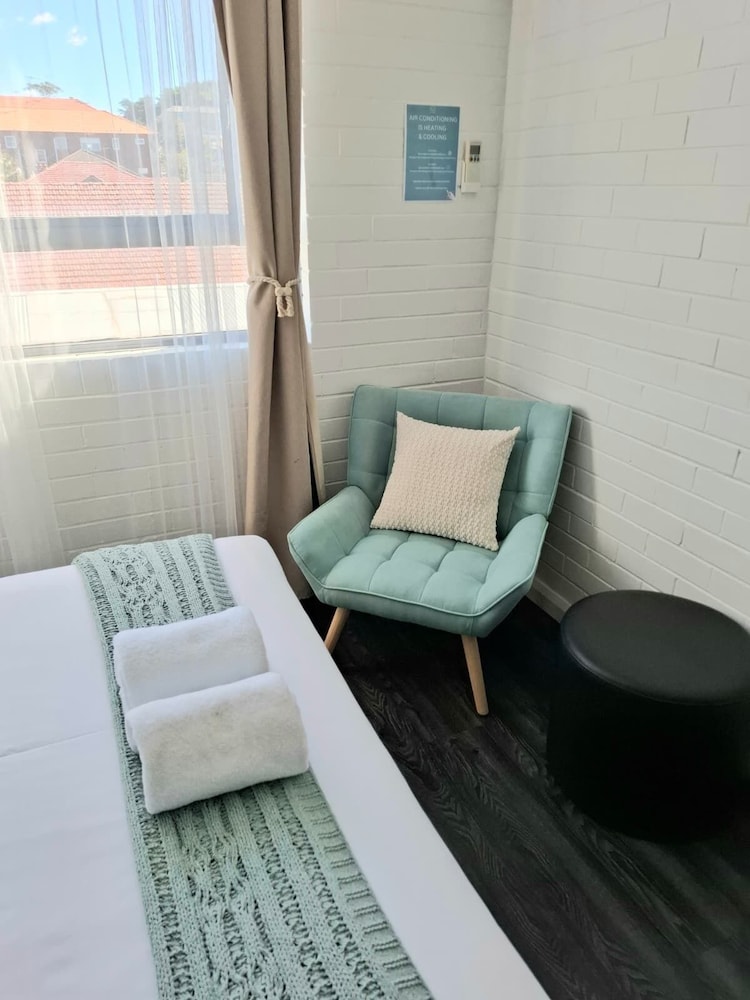 Little Coogee Hotel 43/65