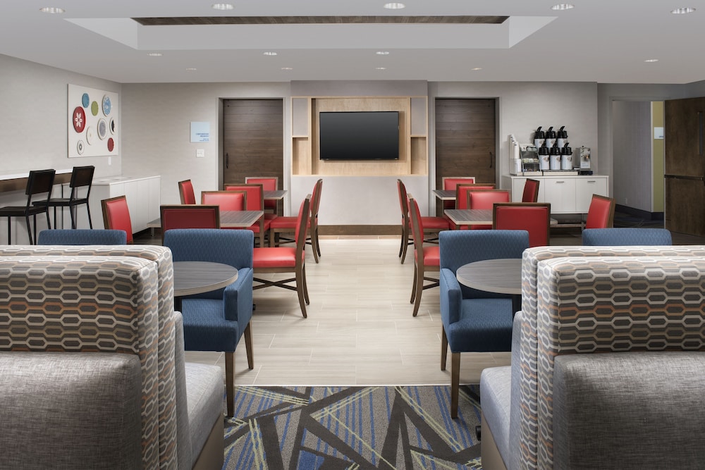 HOLIDAY INN EXPRESS ANDOVER NORTH - LAWRENCE 41/50