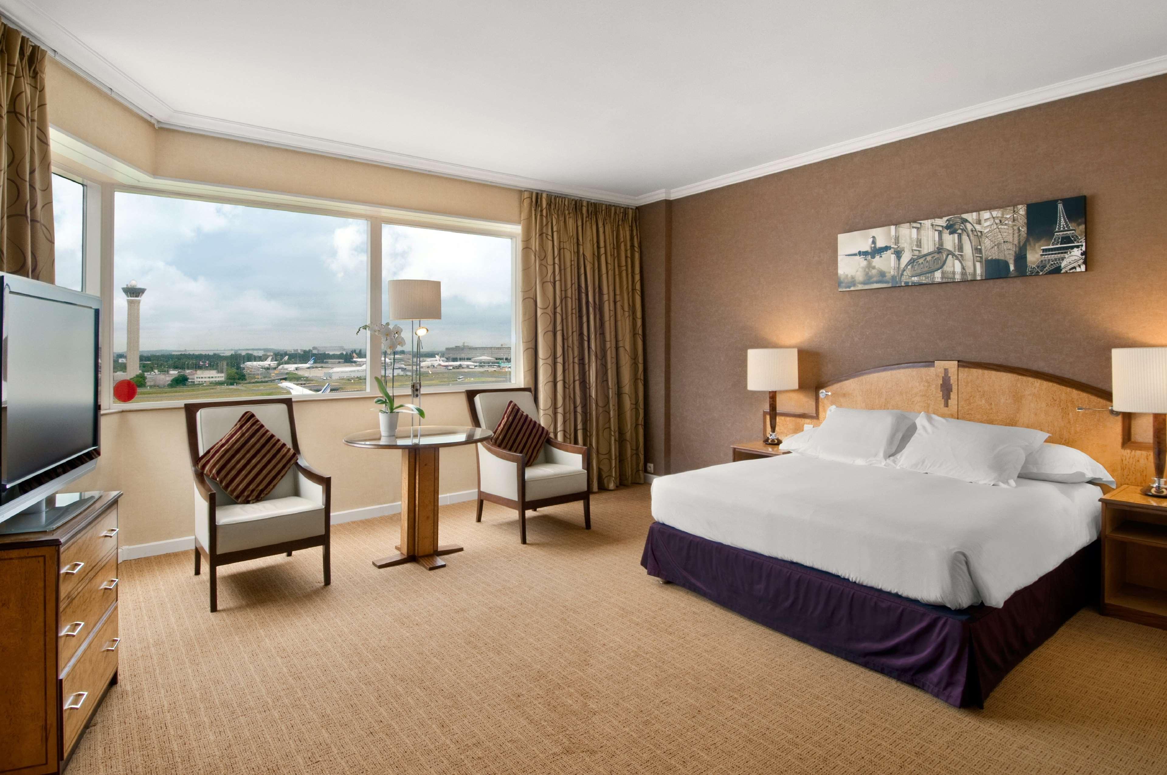 DELUXE, FAMILY, KING BED