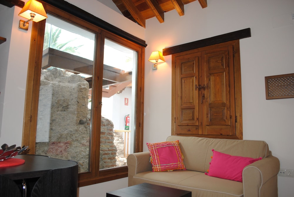 Apartamentos Alhambra 55/75