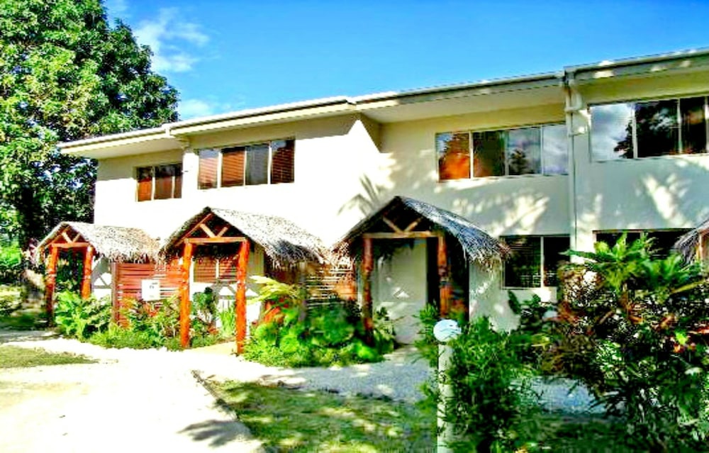 Cocomo Resort 4/50