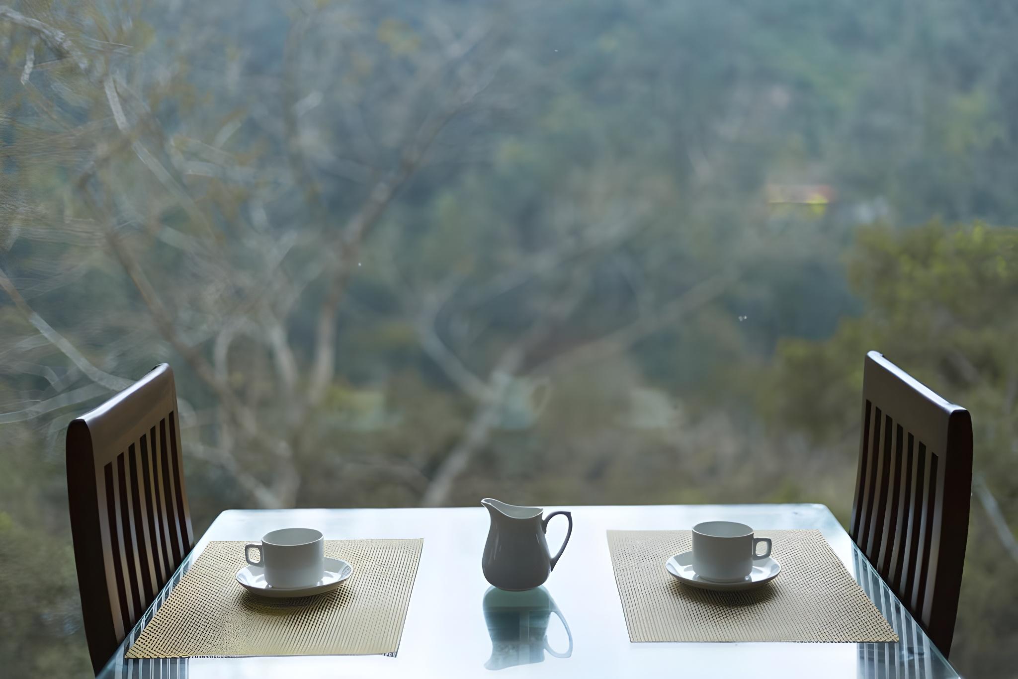 Hostess Thekkady 11/24