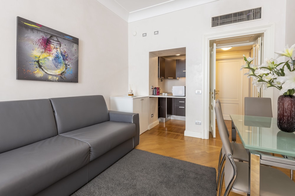 Milan Royal Suites Luxury Apartments 39/50