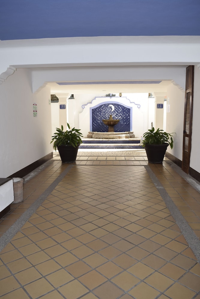 Puerto de Luna All Suites Hotel 36/63