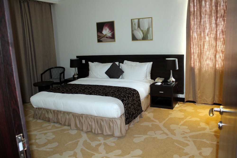Golden Tulip Ibadan 7/35
