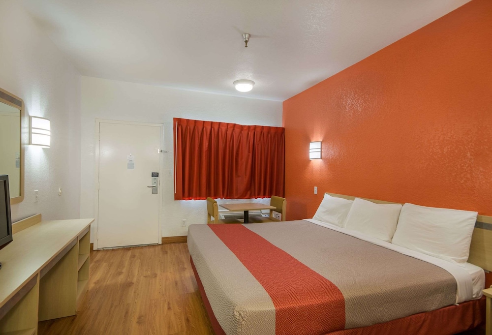 Room, King Bed