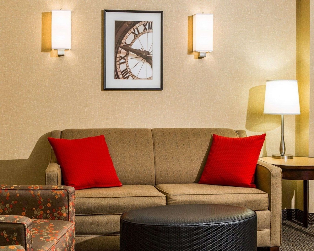 Cambria Hotel Traverse City 29/46