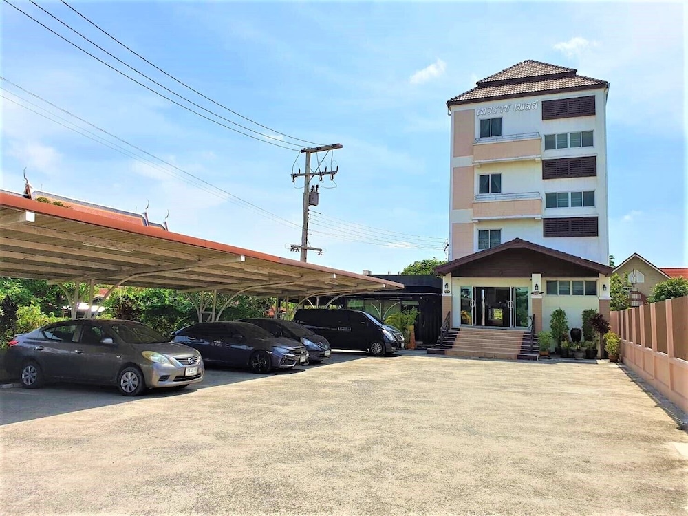 Taevaraj Place 4/26