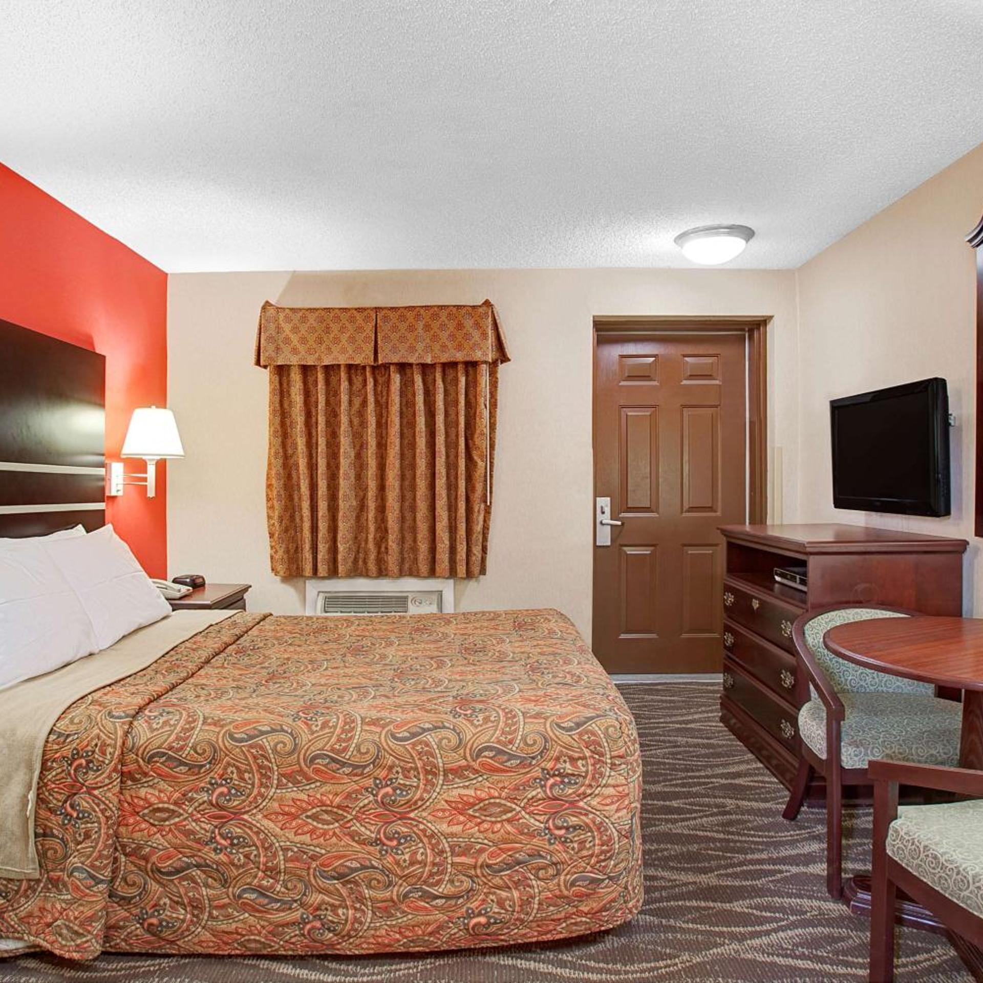 غرفة قياسية بسرير كينج للمدخنين، Days Inn by Wyndham Ridgefield NJ 3/6