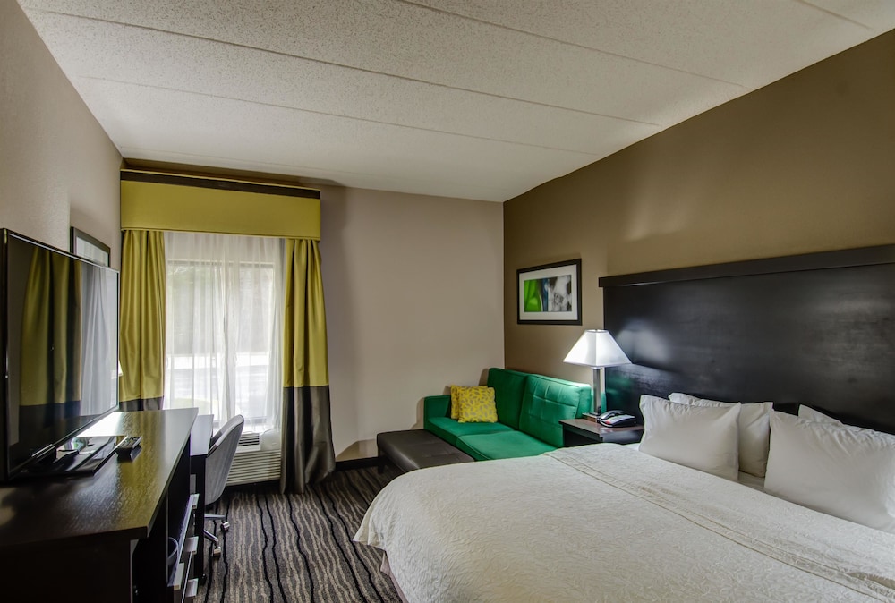 Hampton Inn Bowie 16/42