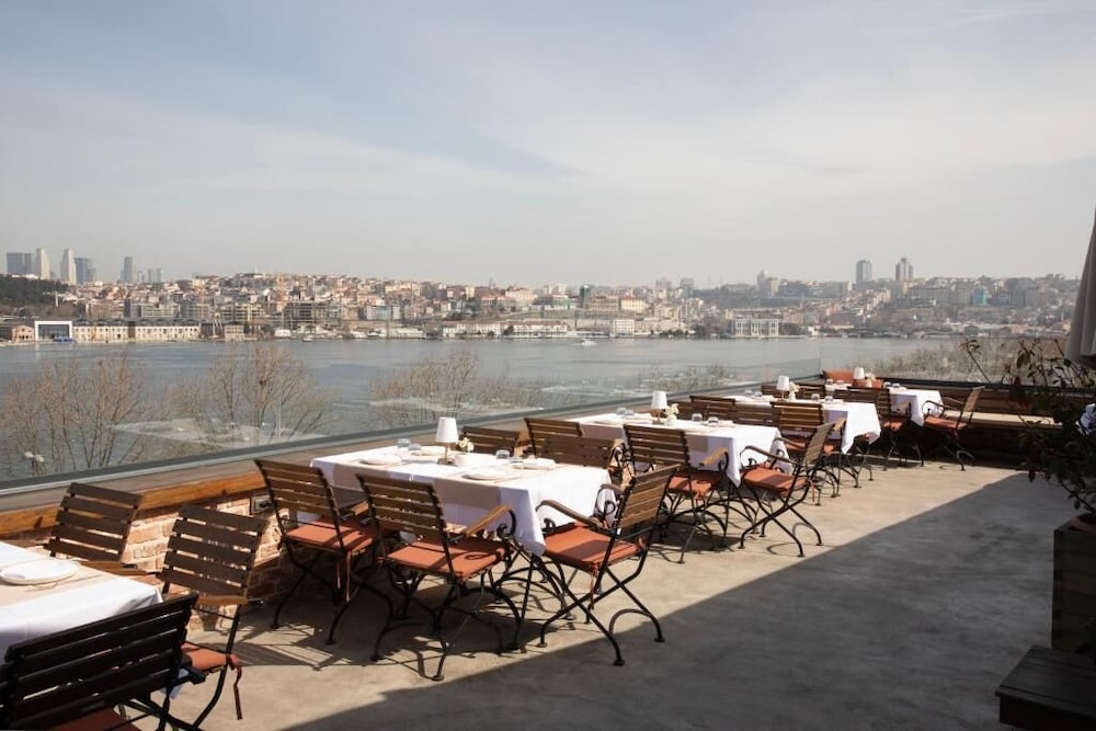 Petrion Hotel 44/50