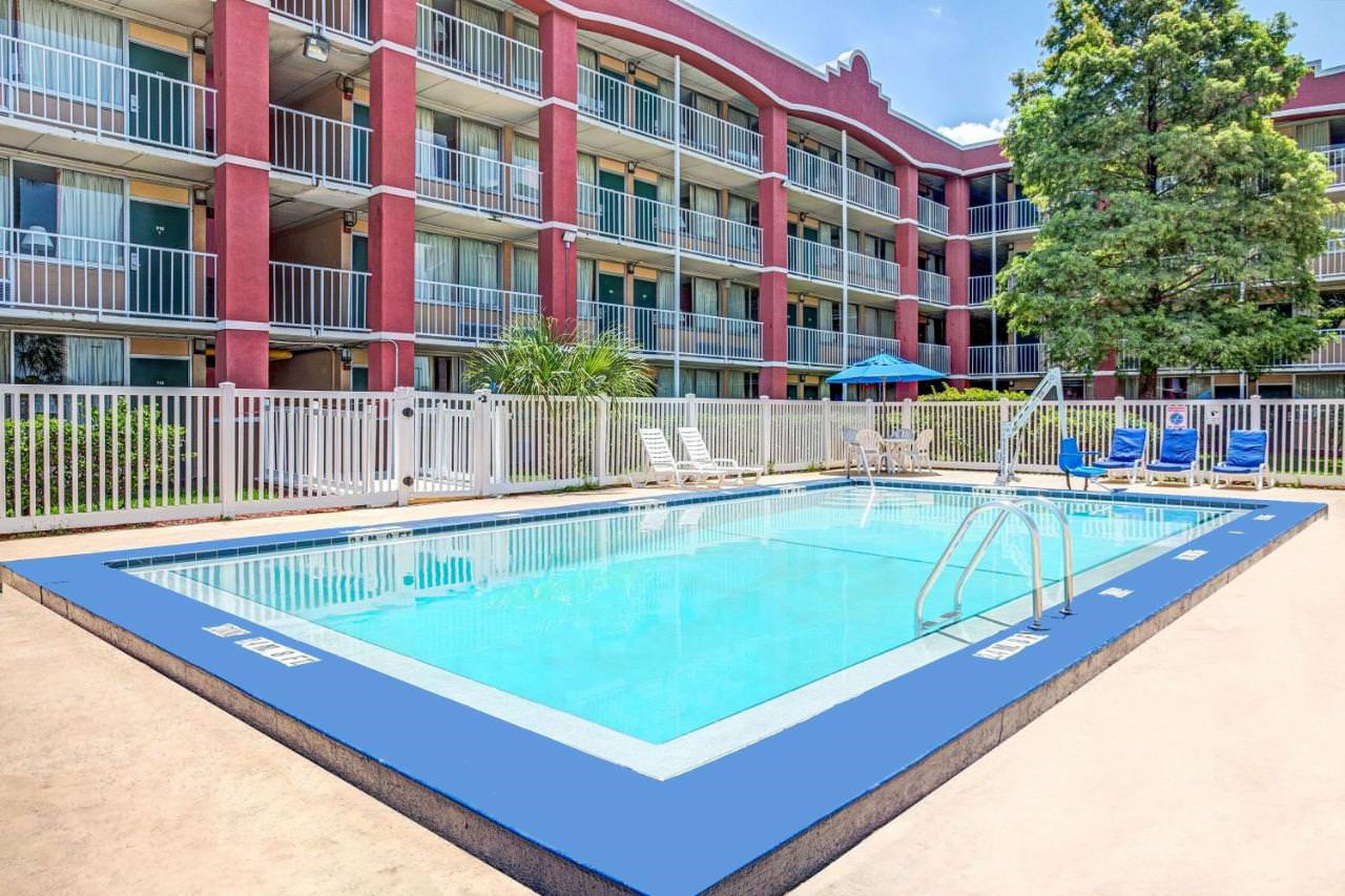 Baymont by Wyndham Orlando North Millenia photo4