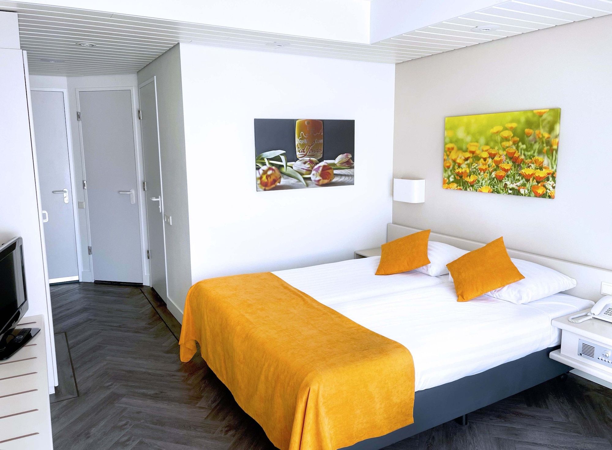 ROOM, DOUBLE BED