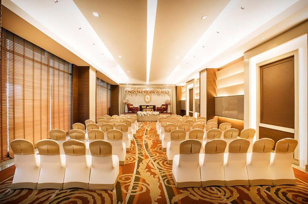 The Grand Fourwings Convention Hotel 40/45