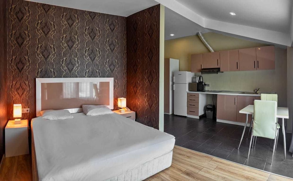 Hotel Diplomat Suites 21/44