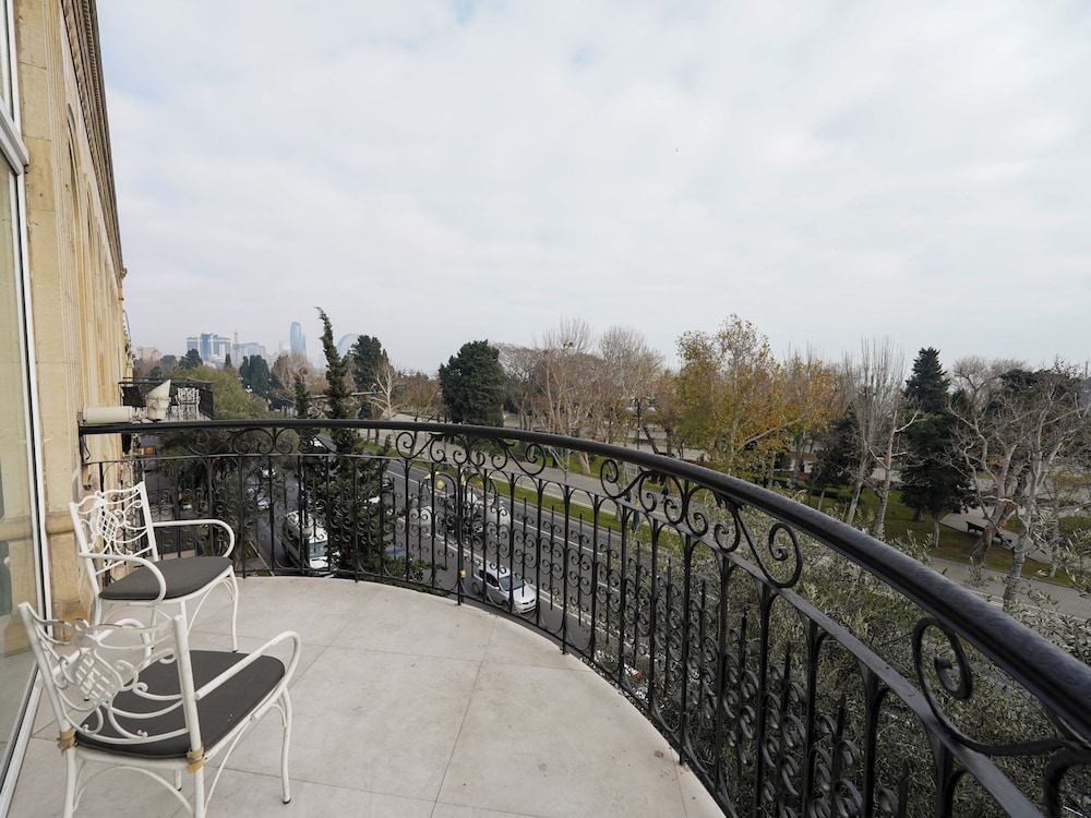 Promenade Hotel 26/50