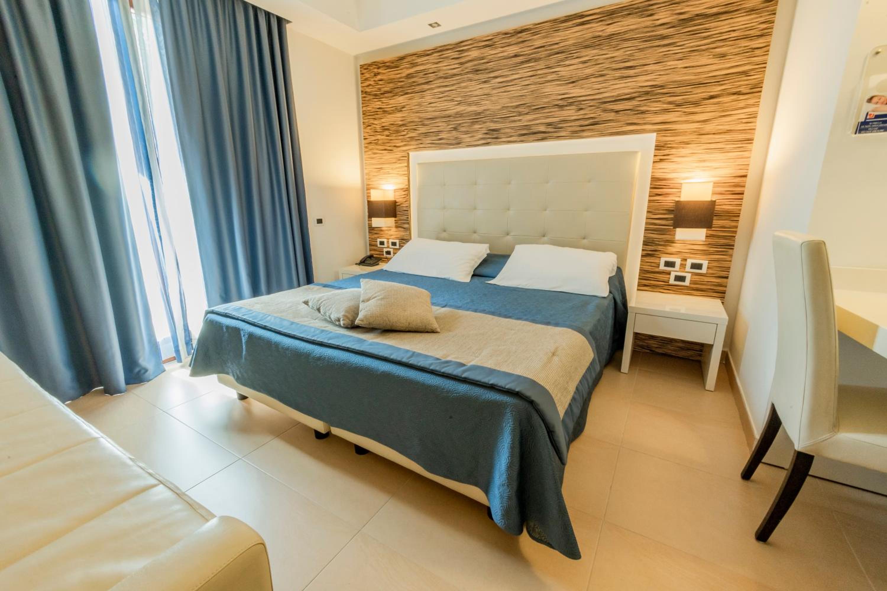 Prince Franklyn Hotel 17/55