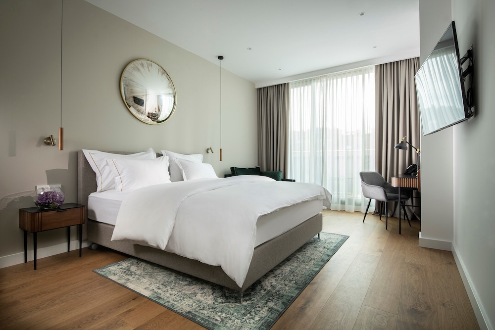 DELUXE, DOUBLE BED, CITY VIEW, TERRACE
