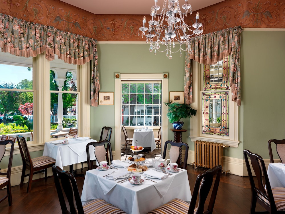 HUNTINGDON MANOR(FORMERLY Huntingdon Hotel & Suites) 33/50