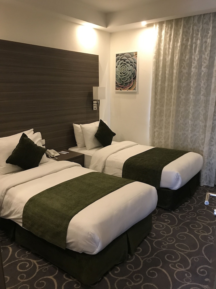 ALMOND HOTEL APARTMENTS 13/53
