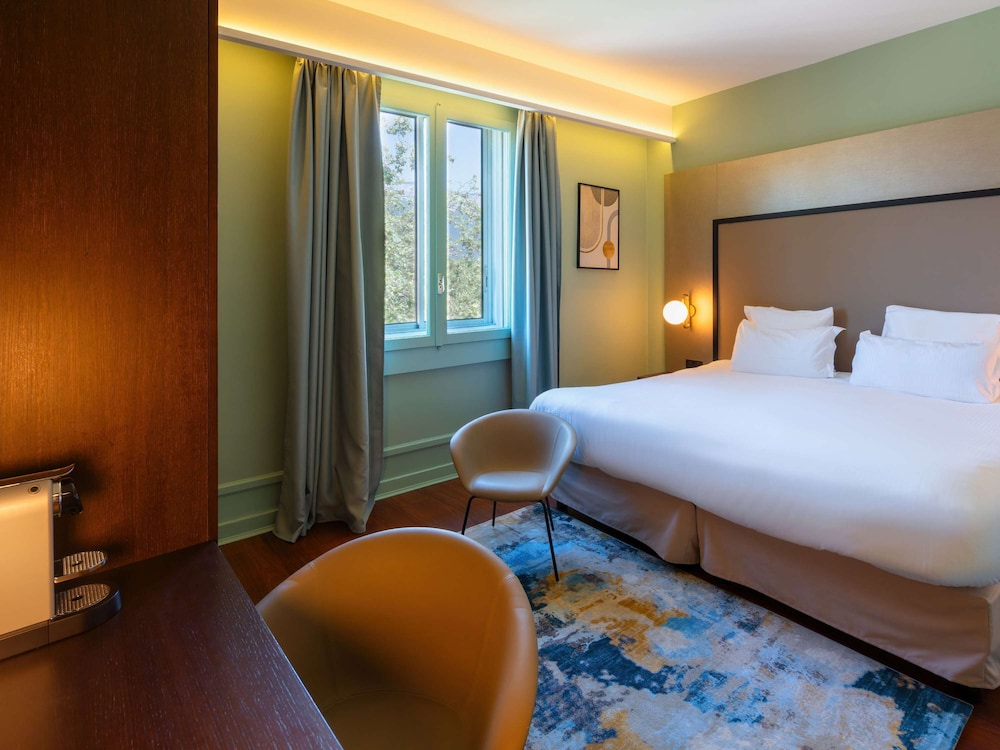 DELUXE, DOUBLE BED, LAKE SIDE, BALCONY