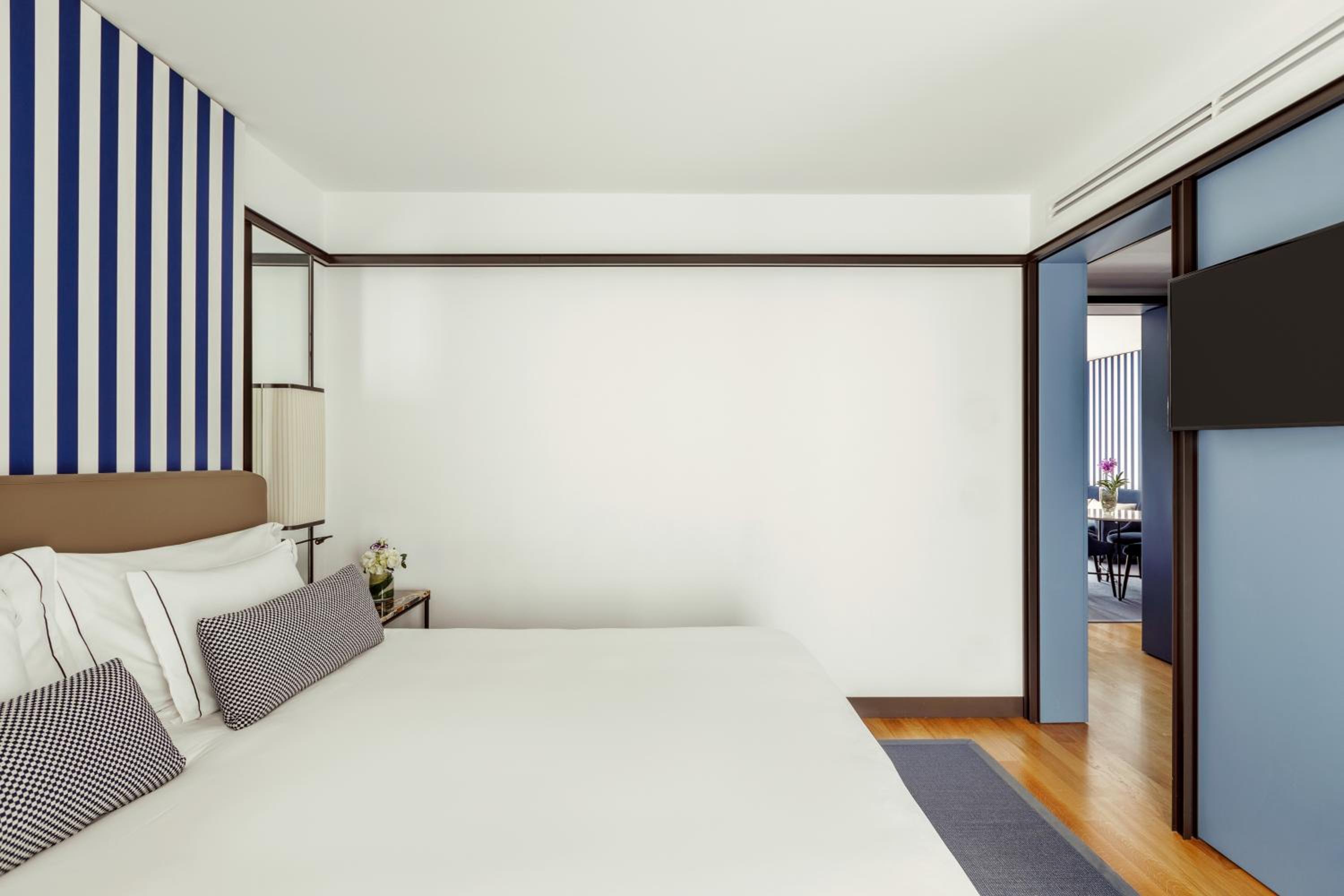 2 Bedrooms, Suite, King Bed, with View, Terrace