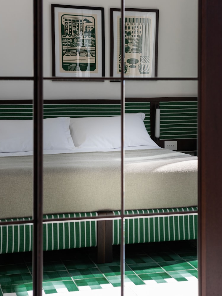 Signature, King Bed, Grand Hotel Flora Sorrento 3/6