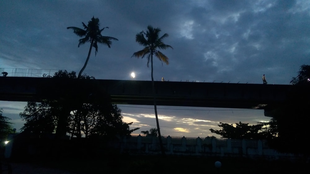 Baywatch Beach Resort 34/45