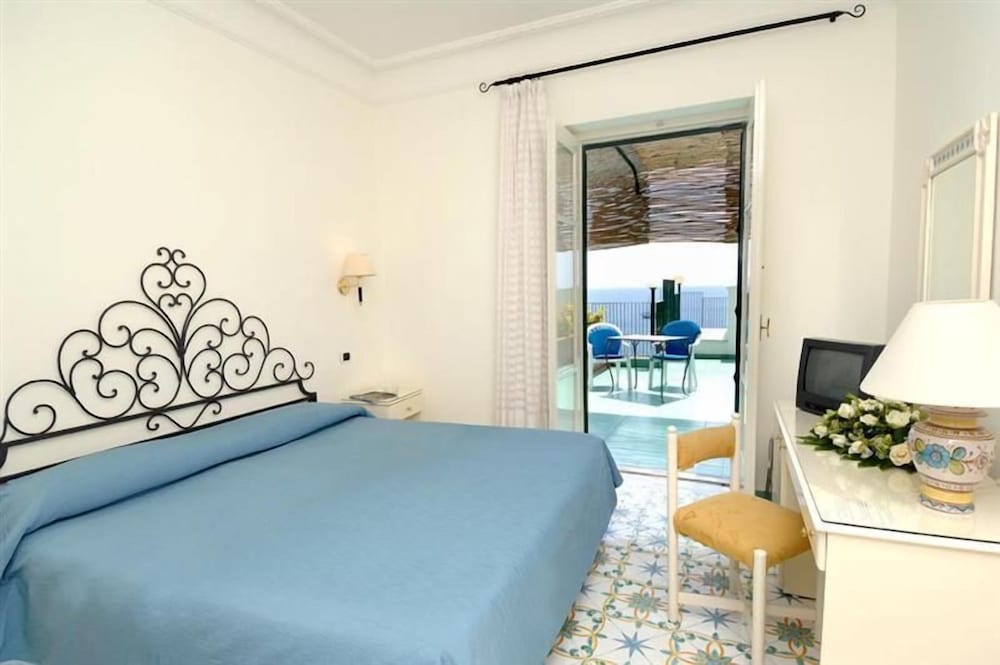 Superior, Double or Twin Bed, Terrace, Hotel Aurora Amalfi 6/10