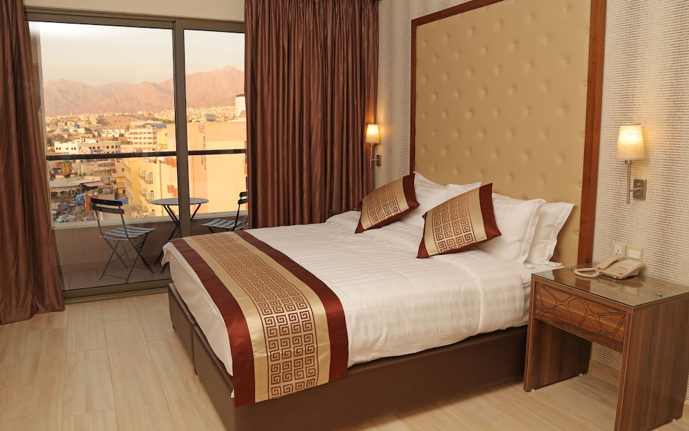 Lacosta Hotel 6/32