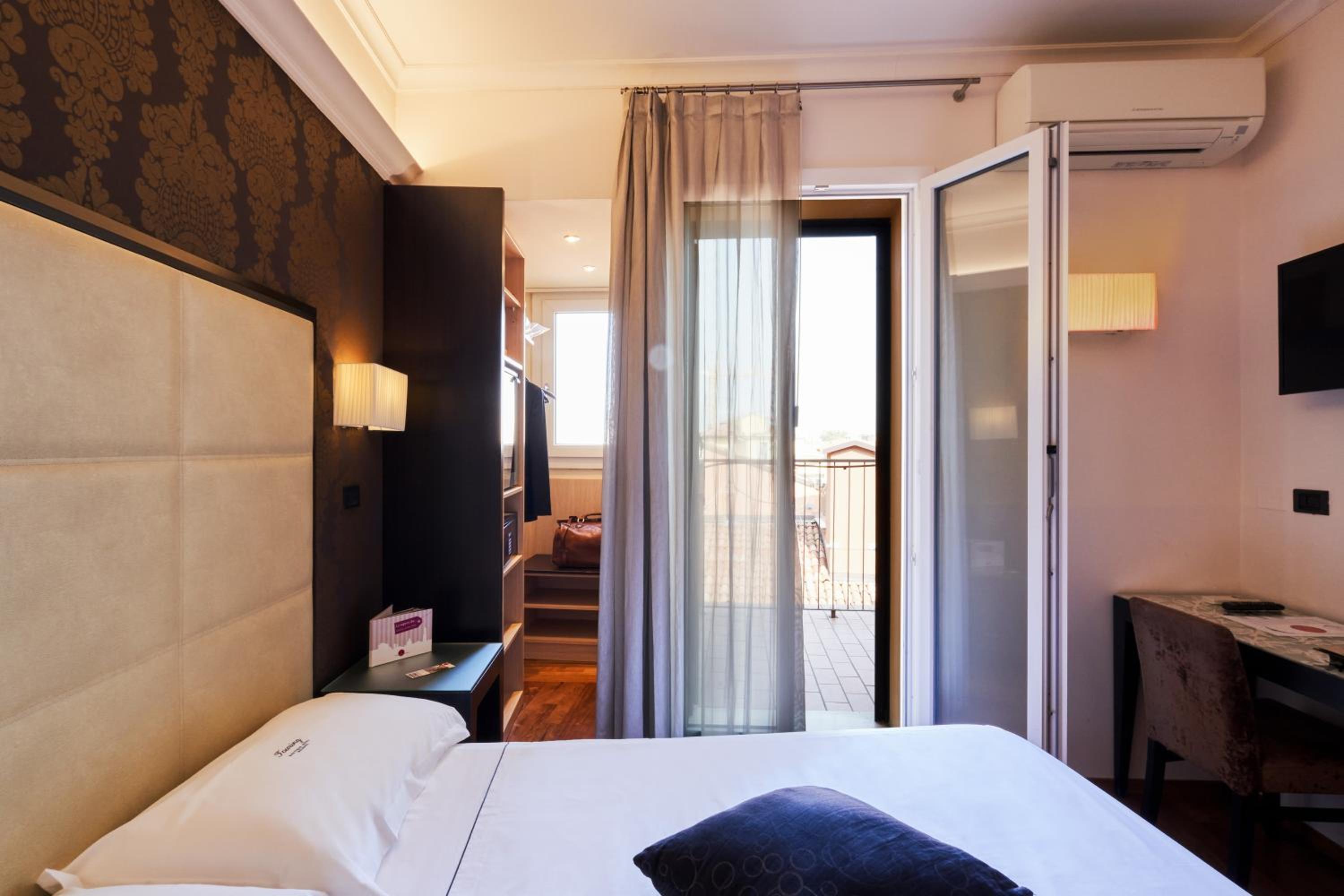 غرفة مفردة بشرفة، Touring Hotel Bologna 8/10